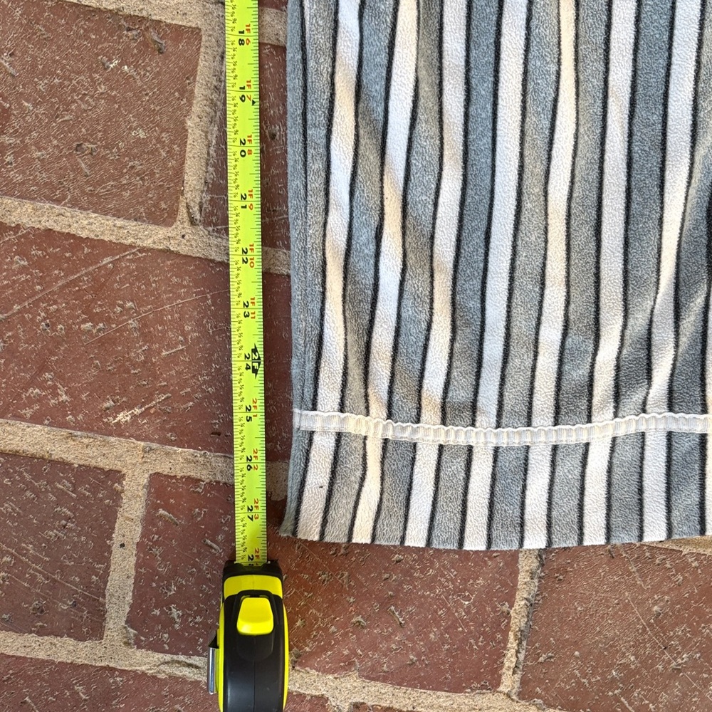 Simply Vera Vera Wang Gray and White Striped Pajama Bottoms/Old Navy Tank Top - Picture 12 of 13